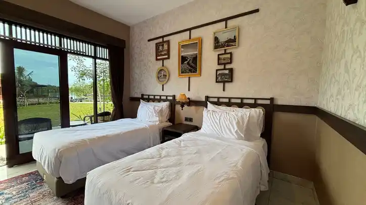 Deluxe Room 4